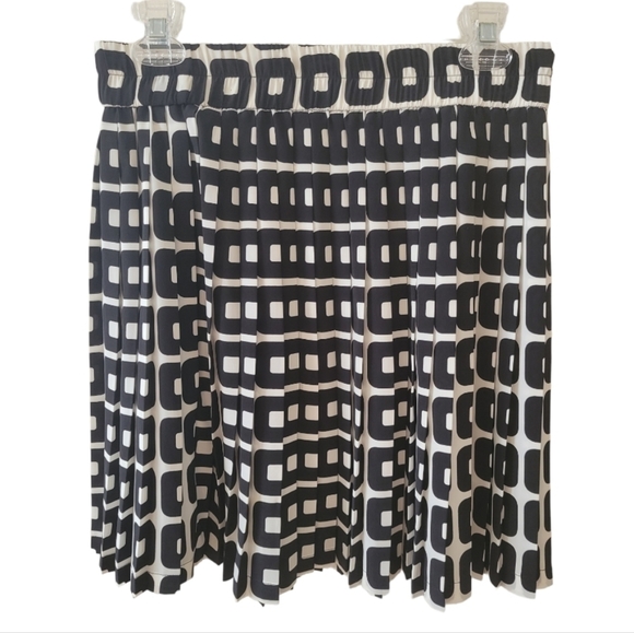 Banana Republic Factory Pleated Graphic Mini Skirt Size Small - Picture 3 of 3